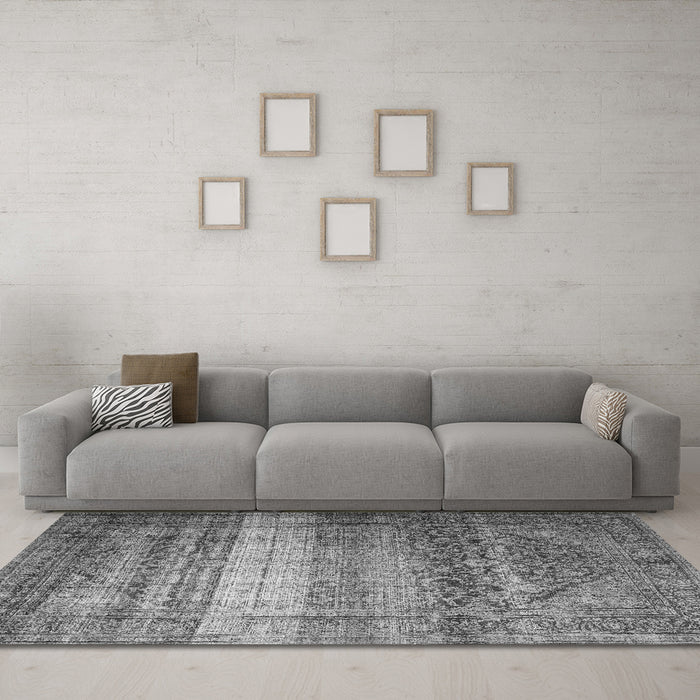 Machine Washable Persian Gray Traditional Rug in a Living Room,, wshtr3973gry