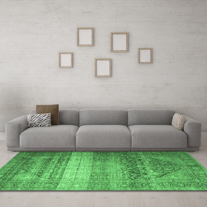 Machine Washable Persian Emerald Green Traditional Area Rugs in a Living Room,, wshtr3973emgrn