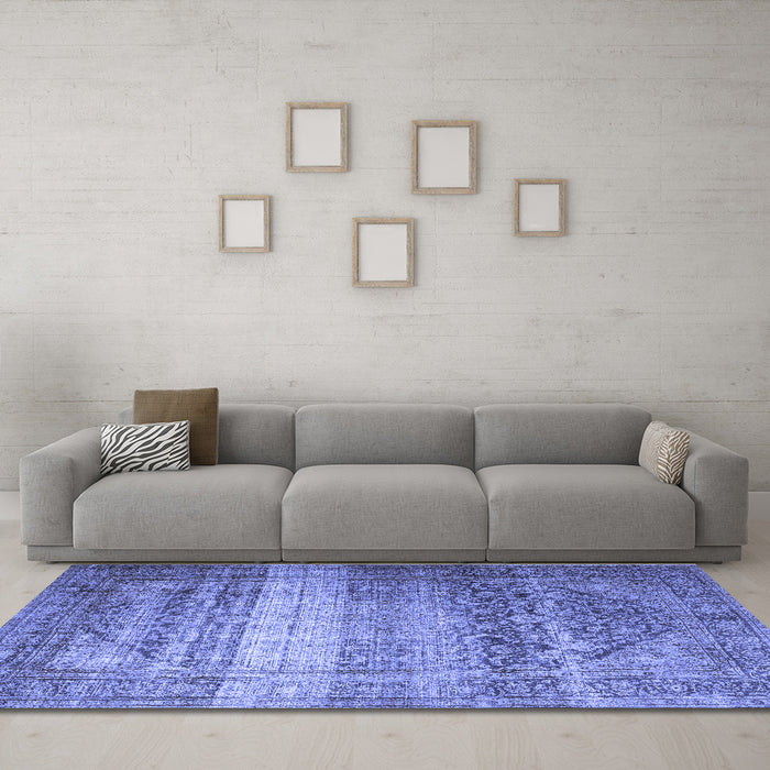 Machine Washable Persian Blue Traditional Rug in a Living Room, wshtr3973blu