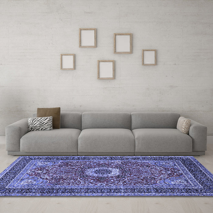 Machine Washable Persian Blue Traditional Rug in a Living Room, wshtr3974blu