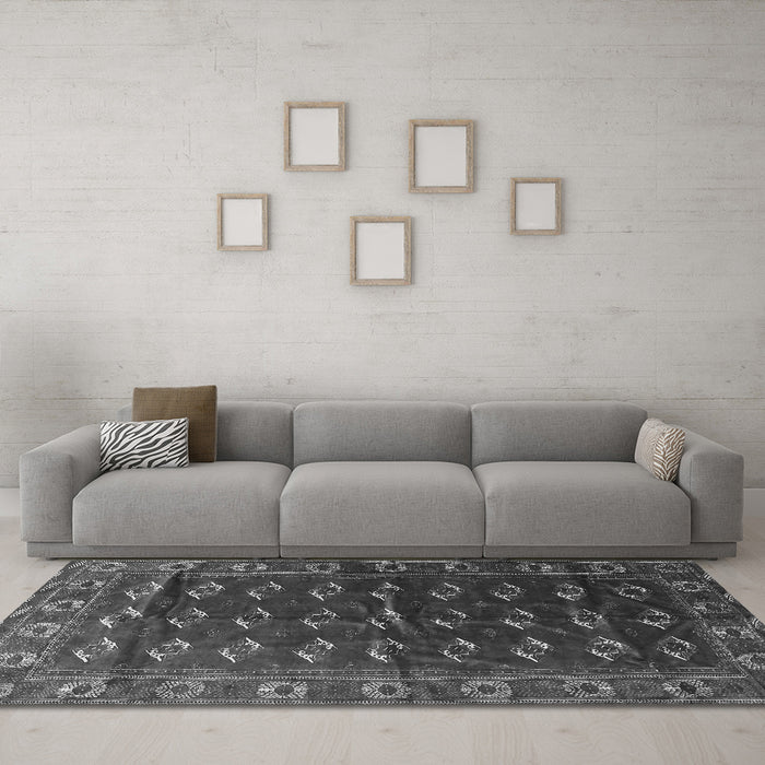 Machine Washable Persian Gray Traditional Rug in a Living Room,, wshtr3975gry