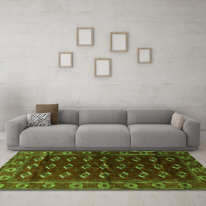 Machine Washable Persian Green Traditional Area Rugs in a Living Room,, wshtr3975grn