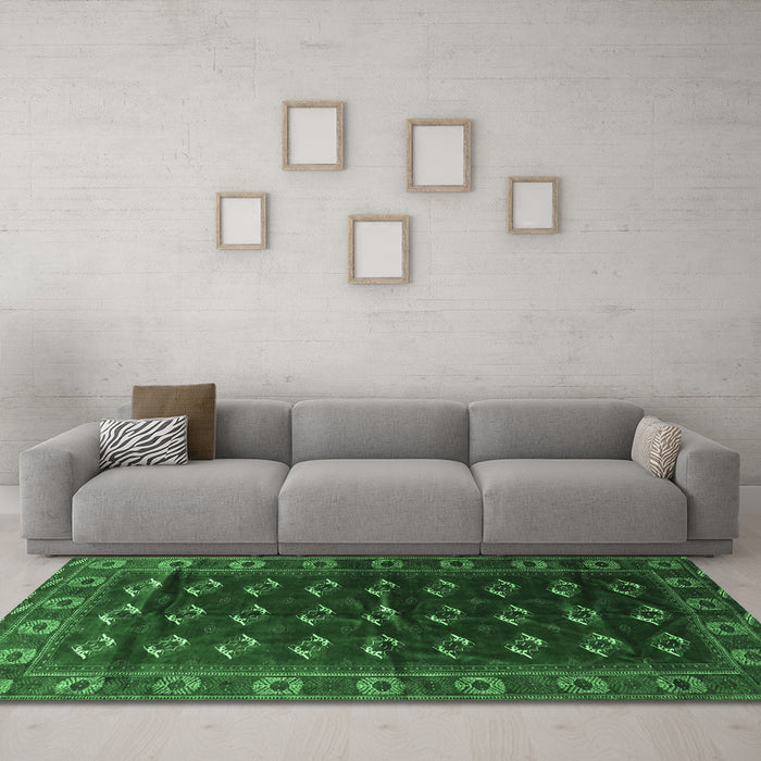 Machine Washable Persian Emerald Green Traditional Area Rugs in a Living Room,, wshtr3975emgrn