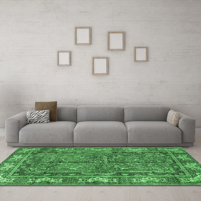 Machine Washable Persian Emerald Green Traditional Area Rugs in a Living Room,, wshtr3976emgrn