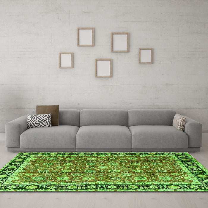 Machine Washable Persian Green Traditional Area Rugs in a Living Room,, wshtr3977grn