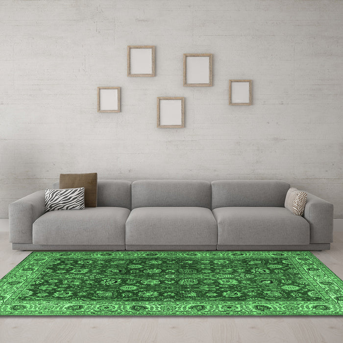 Machine Washable Persian Emerald Green Traditional Area Rugs in a Living Room,, wshtr3978emgrn