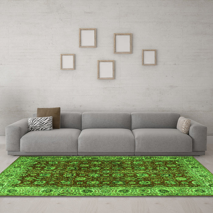 Machine Washable Persian Green Traditional Area Rugs in a Living Room,, wshtr3978grn