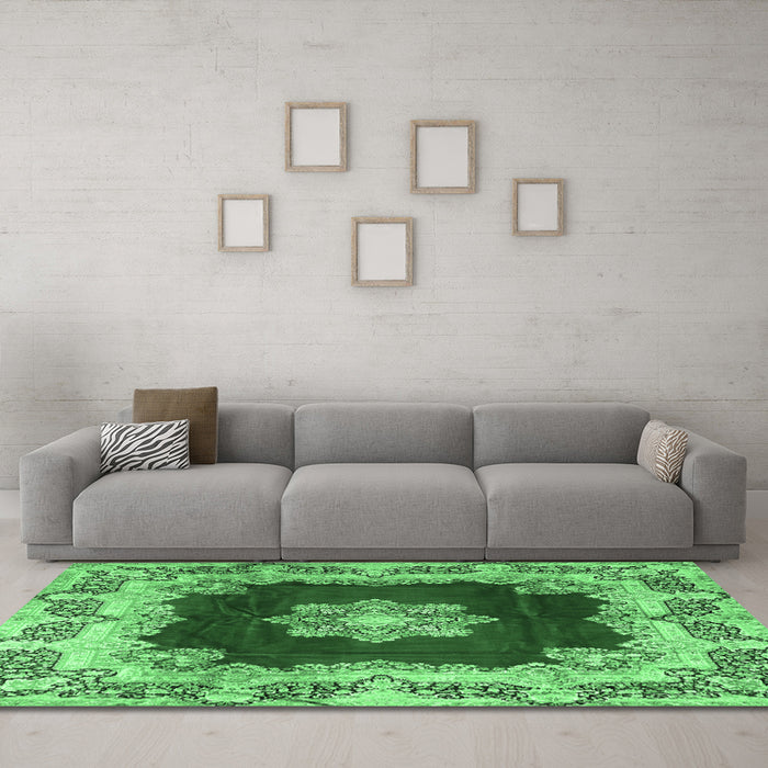 Machine Washable Medallion Emerald Green Traditional Area Rugs in a Living Room,, wshtr3979emgrn