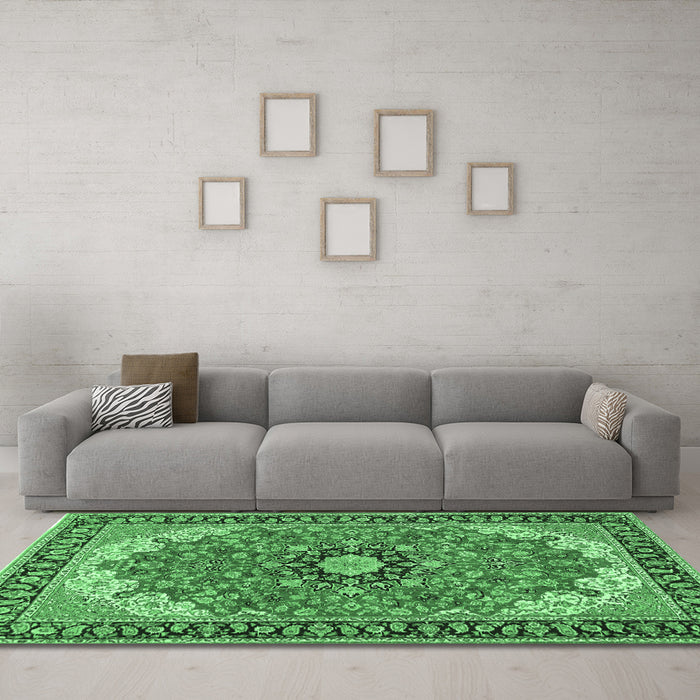 Machine Washable Medallion Emerald Green Traditional Area Rugs in a Living Room,, wshtr397emgrn