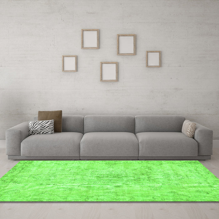 Machine Washable Persian Green Traditional Area Rugs in a Living Room,, wshtr3981grn