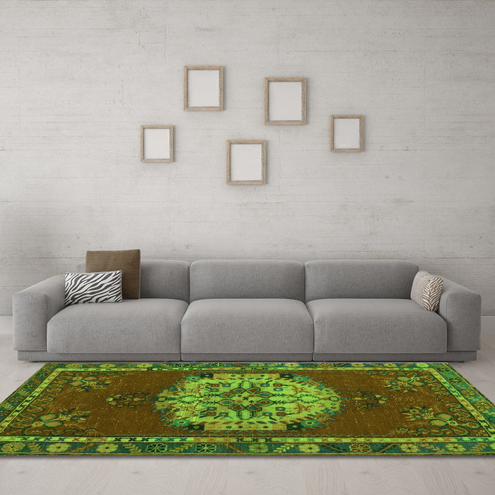 Machine Washable Persian Green Traditional Area Rugs in a Living Room,, wshtr3985grn
