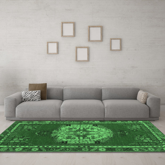 Machine Washable Persian Emerald Green Traditional Area Rugs in a Living Room,, wshtr3985emgrn