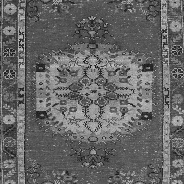 Serging Thickness of Machine Washable Persian Gray Traditional Rug, wshtr3985gry
