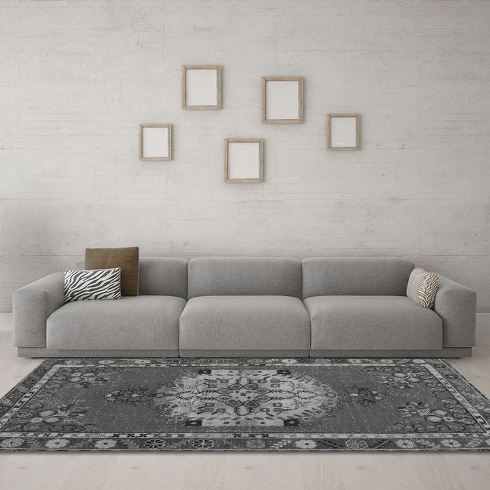Machine Washable Persian Gray Traditional Rug in a Living Room,, wshtr3985gry