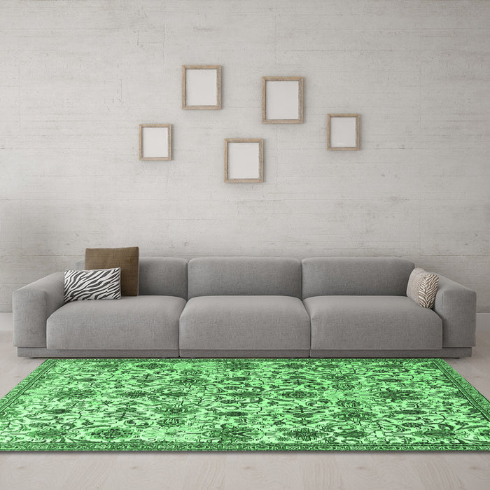 Machine Washable Persian Emerald Green Traditional Area Rugs in a Living Room,, wshtr3991emgrn
