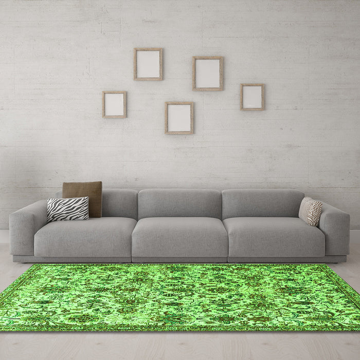Machine Washable Persian Green Traditional Area Rugs in a Living Room,, wshtr3991grn