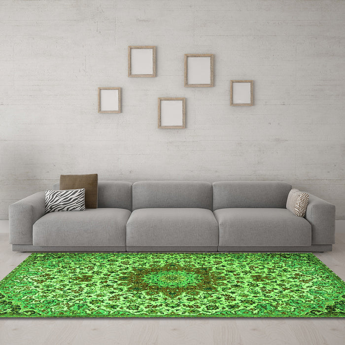 Machine Washable Medallion Green Traditional Area Rugs in a Living Room,, wshtr3992grn