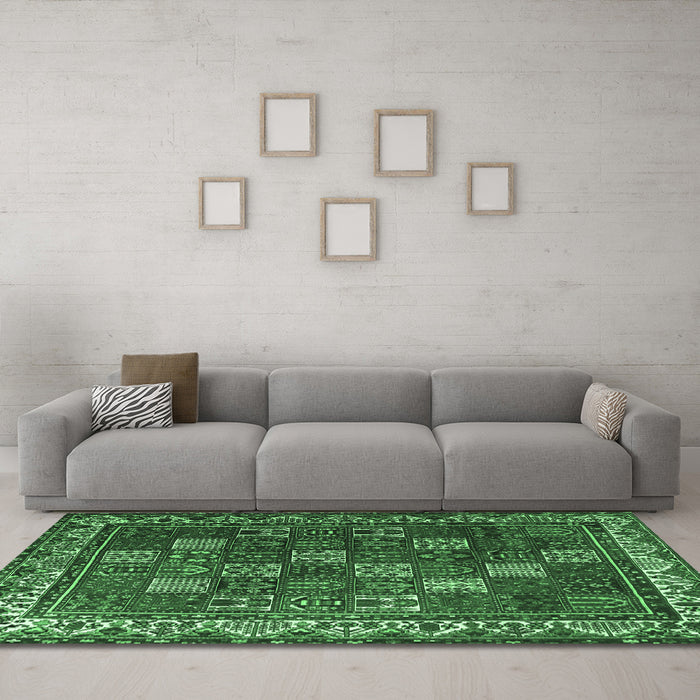 Machine Washable Persian Emerald Green Traditional Area Rugs in a Living Room,, wshtr3993emgrn