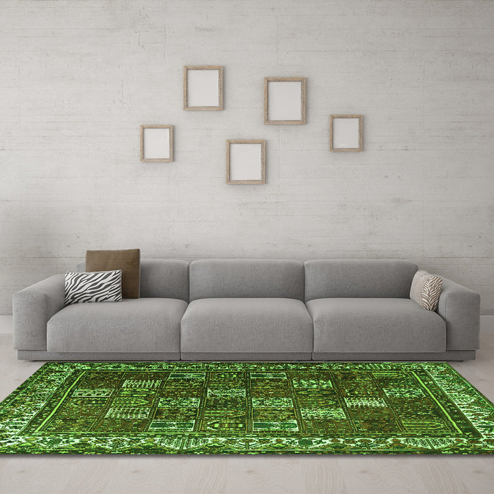 Machine Washable Persian Green Traditional Area Rugs in a Living Room,, wshtr3993grn