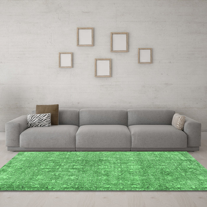 Machine Washable Persian Emerald Green Traditional Area Rugs in a Living Room,, wshtr3994emgrn