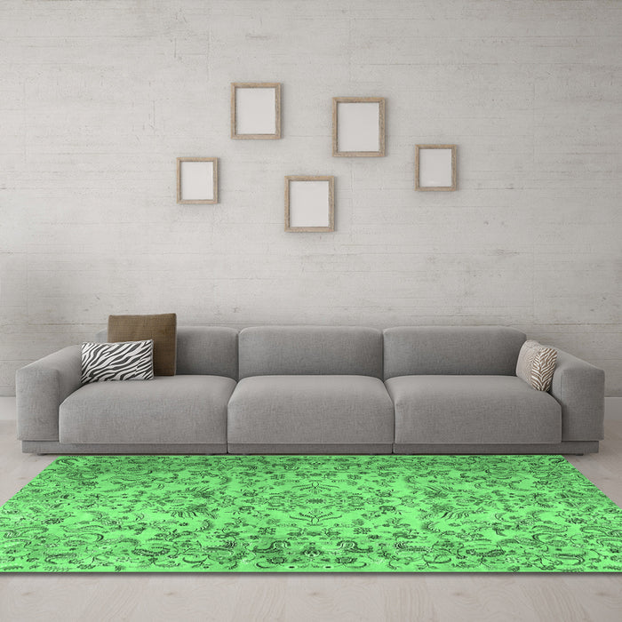 Machine Washable Persian Emerald Green Traditional Area Rugs in a Living Room,, wshtr3995emgrn