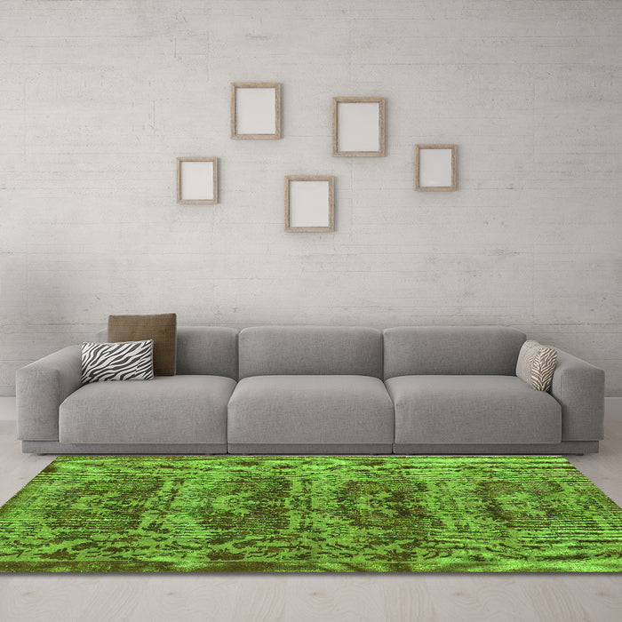 Machine Washable Persian Green Traditional Area Rugs in a Living Room,, wshtr3996grn