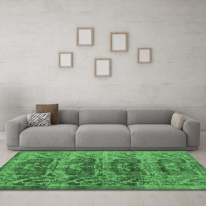 Machine Washable Persian Emerald Green Traditional Area Rugs in a Living Room,, wshtr3996emgrn