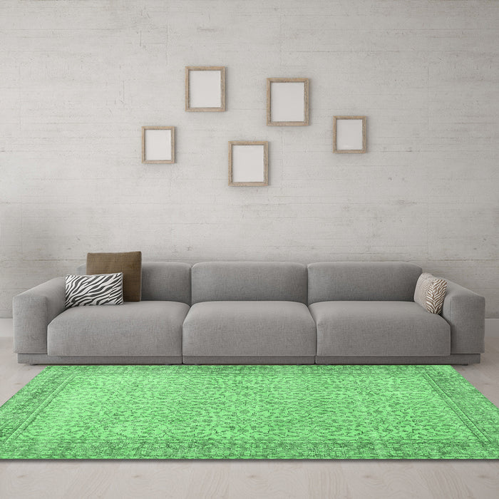 Machine Washable Persian Emerald Green Traditional Area Rugs in a Living Room,, wshtr3997emgrn