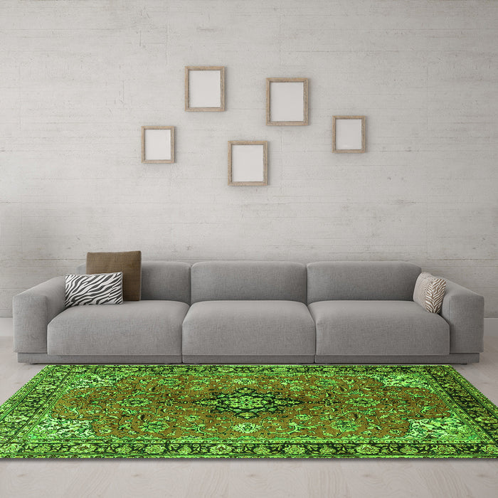 Machine Washable Medallion Green Traditional Area Rugs in a Living Room,, wshtr3998grn
