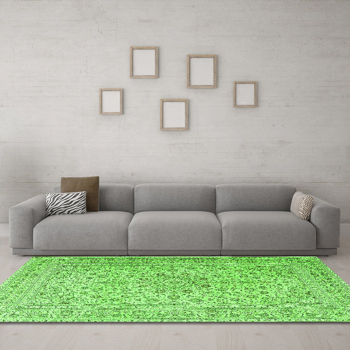 Machine Washable Persian Green Traditional Area Rugs in a Living Room,, wshtr4000grn