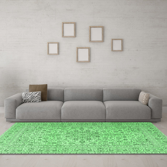Machine Washable Persian Emerald Green Traditional Area Rugs in a Living Room,, wshtr4000emgrn