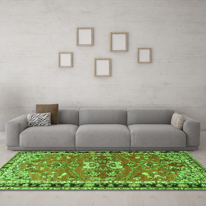 Machine Washable Persian Green Traditional Area Rugs in a Living Room,, wshtr4001grn