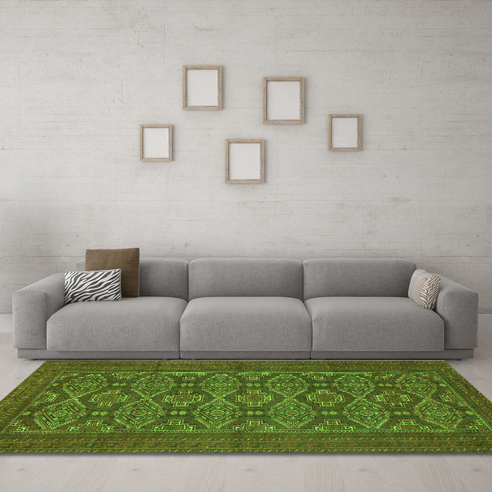 Machine Washable Persian Green Traditional Area Rugs in a Living Room,, wshtr4002grn