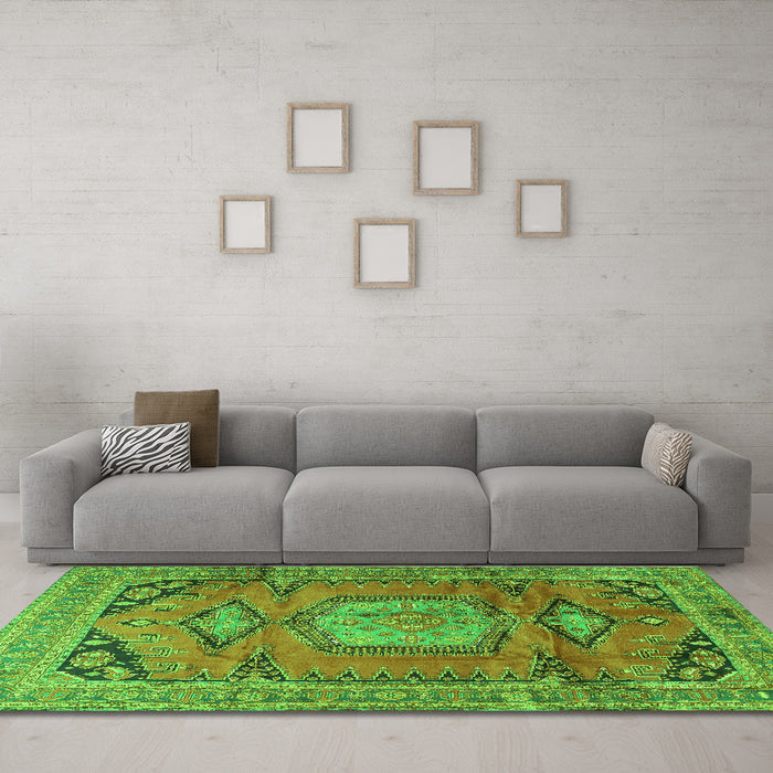 Machine Washable Persian Green Traditional Area Rugs in a Living Room,, wshtr4007grn