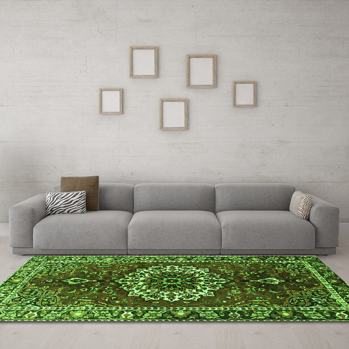 Machine Washable Medallion Green Traditional Area Rugs in a Living Room,, wshtr4010grn