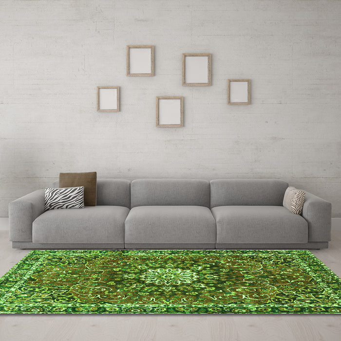 Machine Washable Medallion Green Traditional Area Rugs in a Living Room,, wshtr4012grn