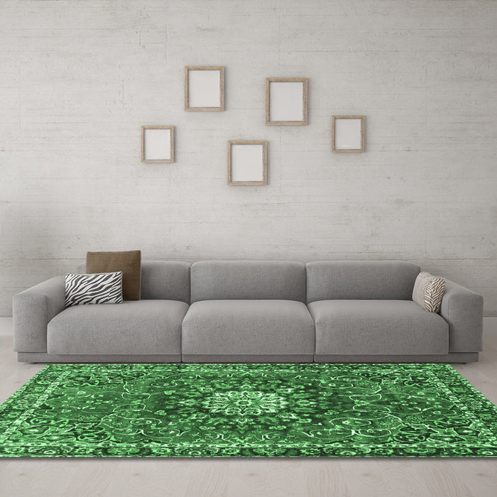 Machine Washable Medallion Emerald Green Traditional Area Rugs in a Living Room,, wshtr4012emgrn