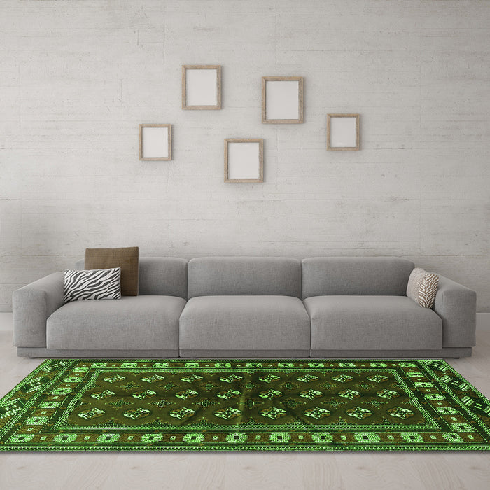 Machine Washable Persian Green Traditional Area Rugs in a Living Room,, wshtr4013grn