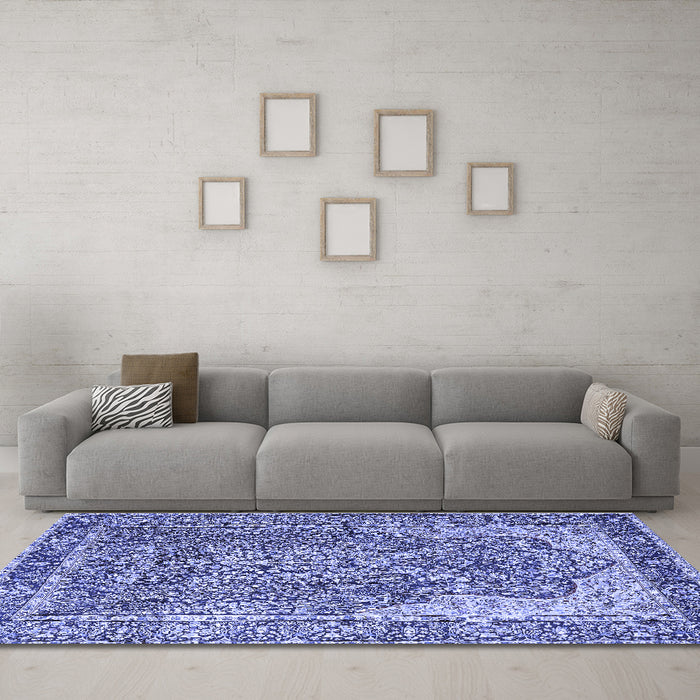 Machine Washable Persian Blue Traditional Rug in a Living Room, wshtr4014blu