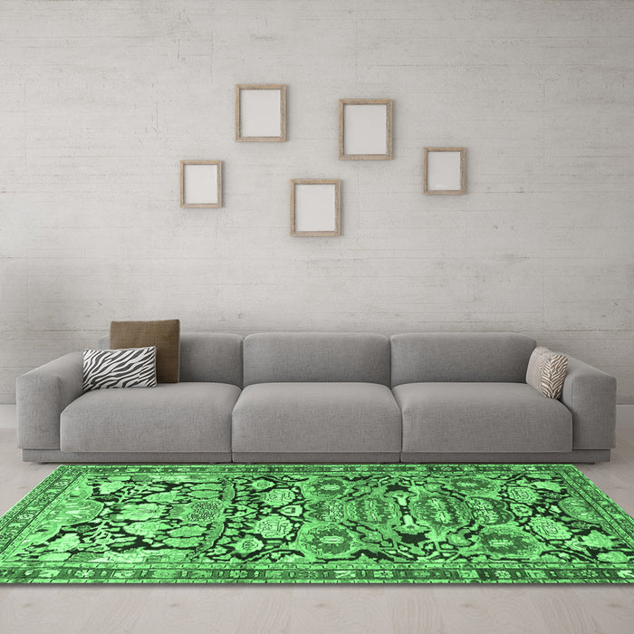Machine Washable Persian Emerald Green Traditional Area Rugs in a Living Room,, wshtr4019emgrn