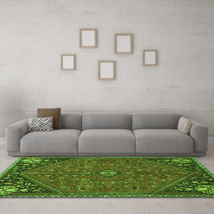 Machine Washable Persian Green Traditional Area Rugs in a Living Room,, wshtr4022grn