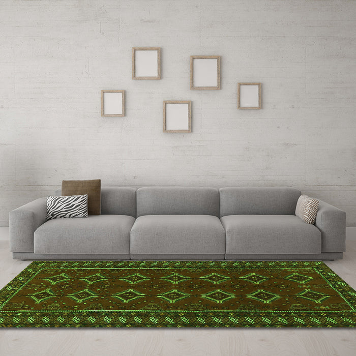 Machine Washable Persian Green Traditional Area Rugs in a Living Room,, wshtr4024grn