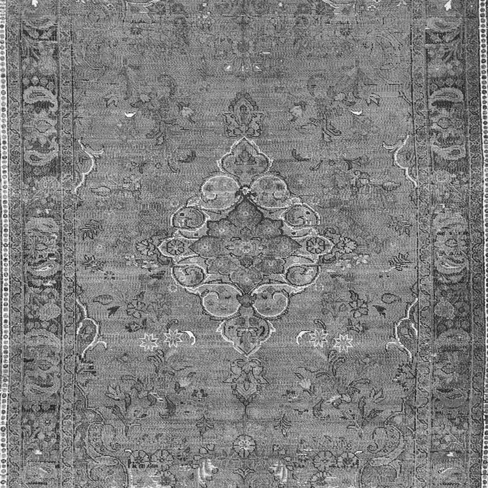 Serging Thickness of Machine Washable Persian Gray Traditional Rug, wshtr4026gry