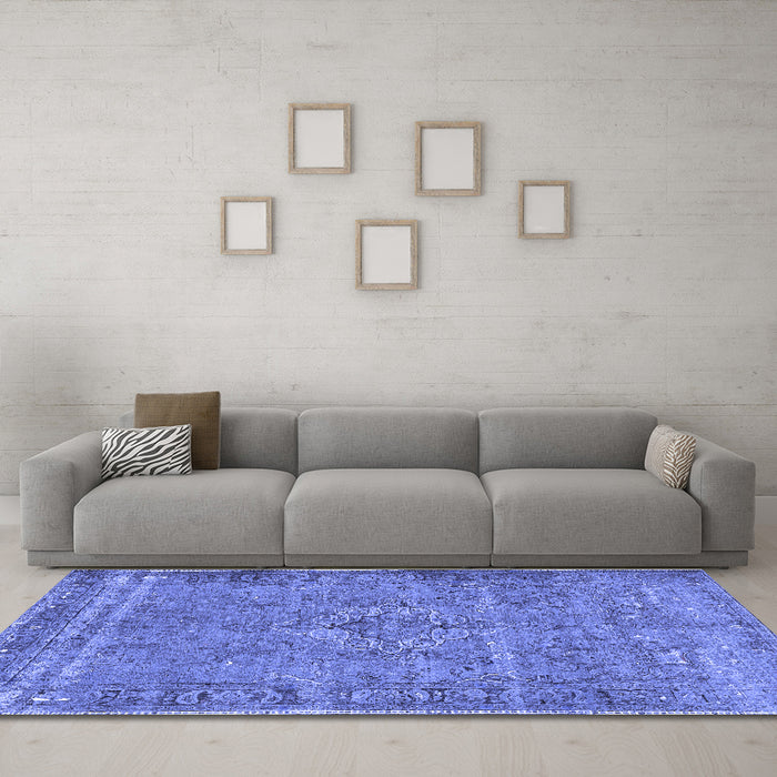 Machine Washable Persian Blue Traditional Rug in a Living Room, wshtr4026blu