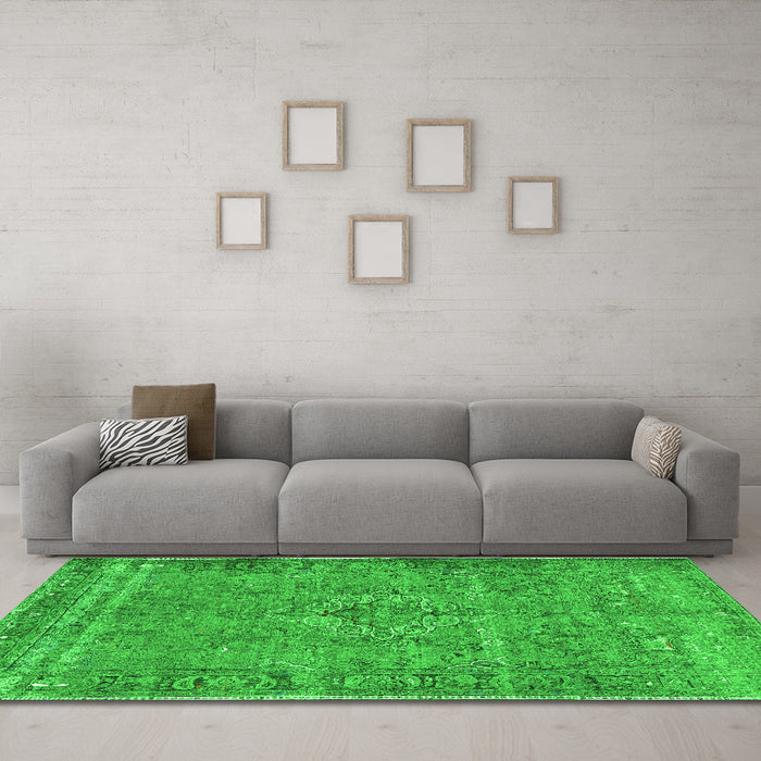 Machine Washable Persian Green Traditional Area Rugs in a Living Room,, wshtr4026grn