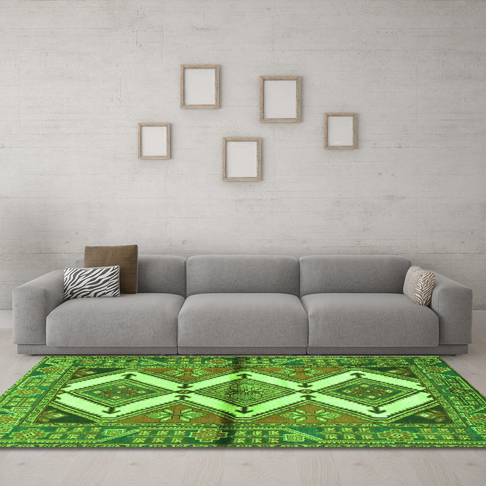 Machine Washable Persian Green Traditional Area Rugs in a Living Room,, wshtr4028grn