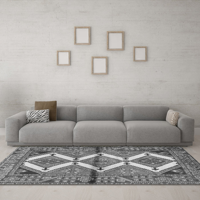 Machine Washable Persian Gray Traditional Rug in a Living Room,, wshtr4028gry