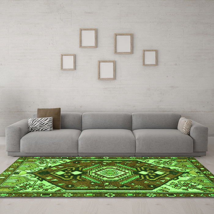 Machine Washable Persian Green Traditional Area Rugs in a Living Room,, wshtr402grn