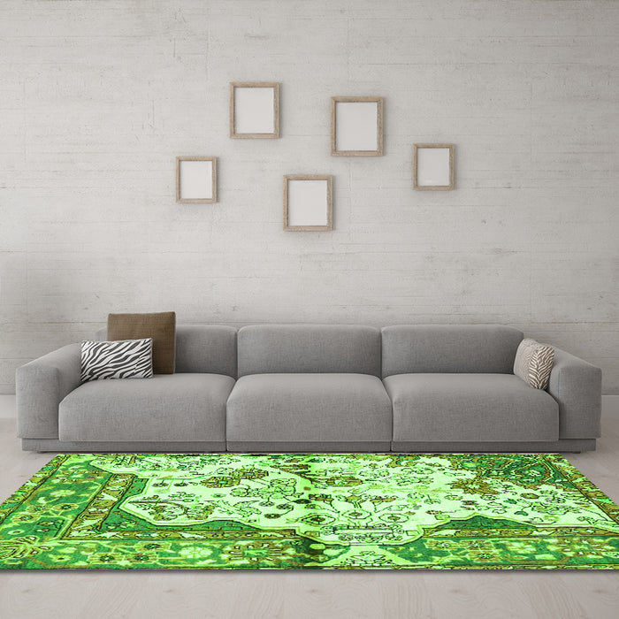 Machine Washable Persian Green Traditional Area Rugs in a Living Room,, wshtr4030grn