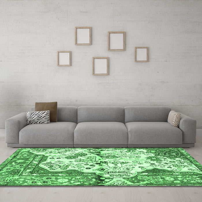 Machine Washable Persian Emerald Green Traditional Area Rugs in a Living Room,, wshtr4030emgrn